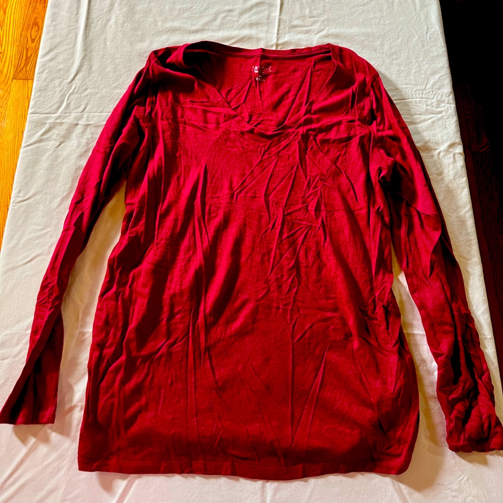 Red long sleeve maternity tee